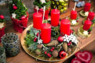 Noel dekorasyon ahşap arka plan üzerinde yakın çekim.