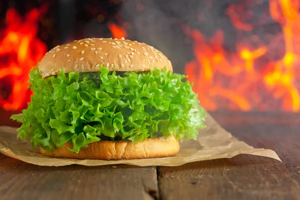 Veggie Burger Mit Salat Und Gemüsekonzept — Stockfoto