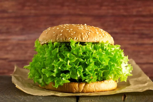 Veggie Burger Mit Salat Und Gemüsekonzept — Stockfoto