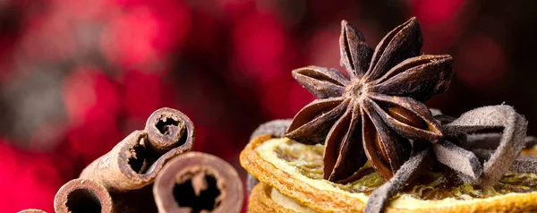 Weihnachten Getrocknete Orangen Zimtstangen Und Anis Stern — Stockfoto