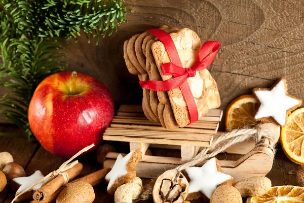 Especiarias Natal Estrelas Ainda Vida Com Deliciosos Biscoitos Forma Estrela — Fotografia de Stock