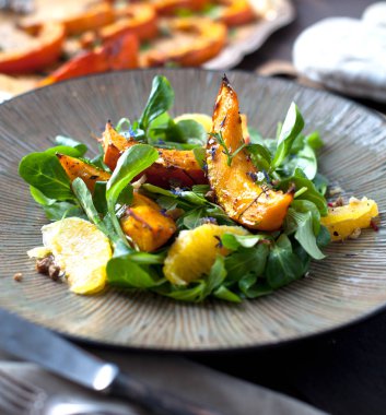 Fırında kabak kekik ve bal ile dilim. Gurmeler için sağlıklı tatlı. Seçici odak