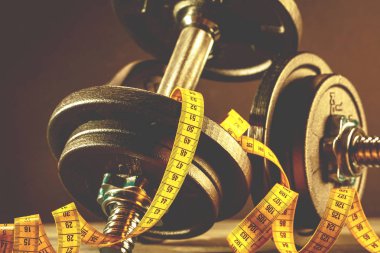 Fitness dambıl, ağırlık ekipmanları, seçici odak, fitness kulübü,