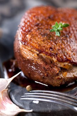 Ördek göğsü filetosu, kapat.