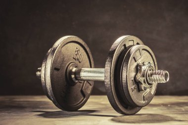 Fitness dambıl, ağırlık ekipmanları, seçici odak, fitness kulübü,