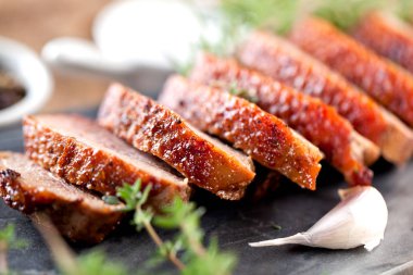 Ördek göğsü filetosu, kapat.