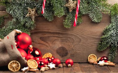 Festival Christmas dekorasyon ahşap tahta arka plan üzerinde