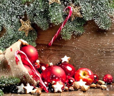 Festival Christmas dekorasyon ahşap tahta arka plan üzerinde