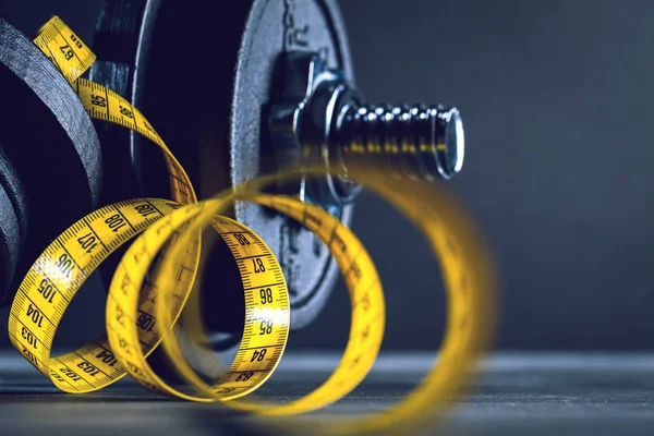 Fitness dambıl, ağırlık ekipmanları, seçici odak, fitness kulübü,