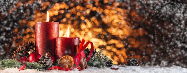 Weihnachtskerzen Und Lichter Weihnachtlicher Hintergrund — Stockfoto