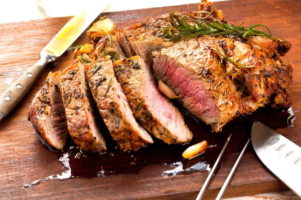 Steak Bœuf Grillé Sur Planche Découper Bois — Photo