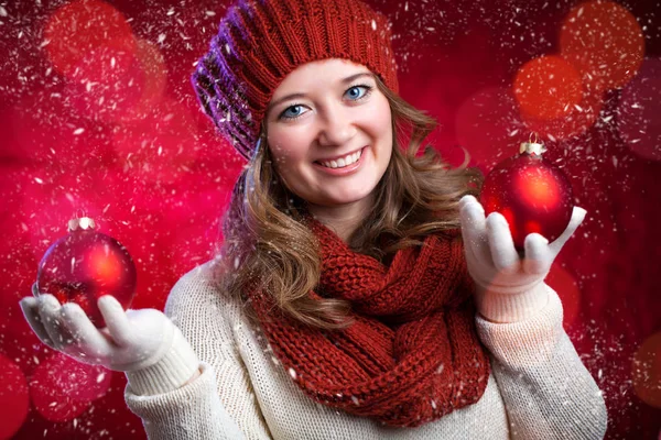 Зима Люди Концепція Щастя Жінка Шарфі Рукавичках Великою Сніжинкою — стокове фото