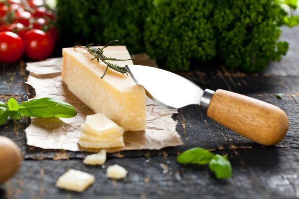 Pieces Parmigiano Reggiano Parmesan Cheese Wood Board — Stock Photo, Image