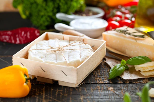 Pieces Parmigiano Reggiano Parmesan Cheese Wood Board — Stock Photo, Image