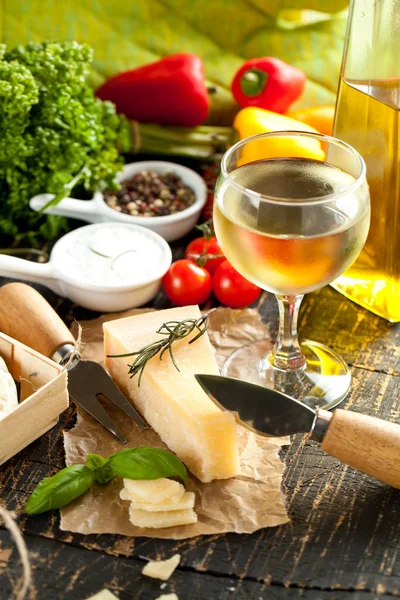 Ahşap Tahta Parçaları Kahvaltilari Reggiano Veya Parmesan Peynir — Stok fotoğraf