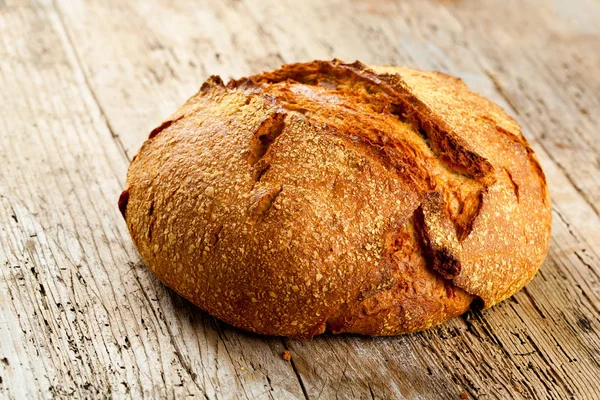 Mutfak Masasının Üzerinde Taze Ekmek Sağlıklı Beslenme Geleneksel Ekmek Kavramı — Stok fotoğraf