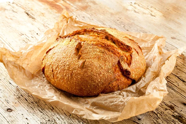 Frisches Brot Auf Dem Küchentisch Gesunde Ernährung Und Traditionelles Bäckereikonzept — Stockfoto