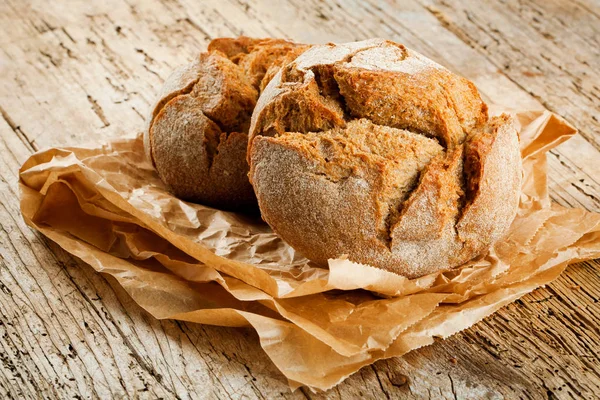 Mutfak Masasının Üzerinde Taze Ekmek Sağlıklı Beslenme Geleneksel Ekmek Kavramı — Stok fotoğraf