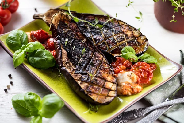 Gegrilde Geglazuurde Aubergines Zwarte Achtergrond Bovenaanzicht Kopiëren Ruimte — Stockfoto