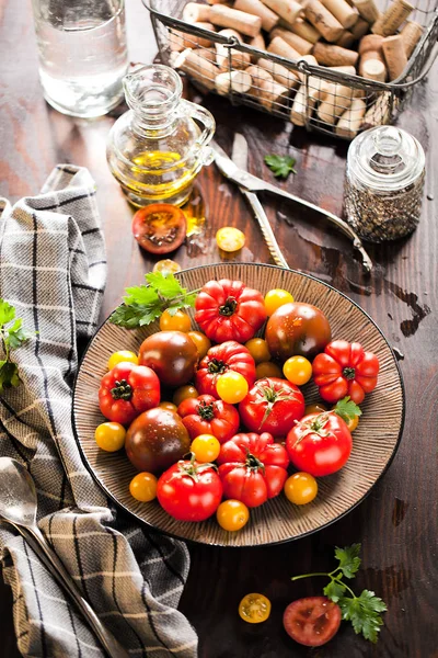 Colorful Tomatoes Red Yellow Orange Green Vintage Wooden Background — Stock Photo, Image