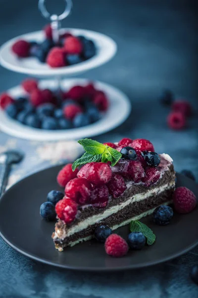 Portion Layered Creamy Fruit Cake Close View — Stock Photo, Image