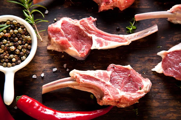 Bastidor Cordero Carne Cruda Con Hueso Mesa Cocina Rústica Fondo —  Fotos de Stock