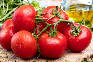 Taze olgun domatesler, yaklaşın.