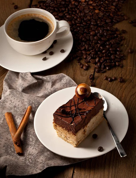 Gâteau Chocolat Sur Une Table Bois Avec Une Tasse Café — Photo