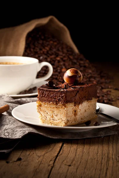 Gâteau Chocolat Sur Une Table Bois Avec Une Tasse Café — Photo