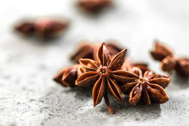 Anason yıldız closeup karanlık rustik ahşap arka plan
