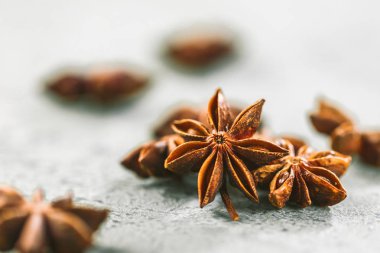 Anason yıldız closeup karanlık rustik ahşap arka plan