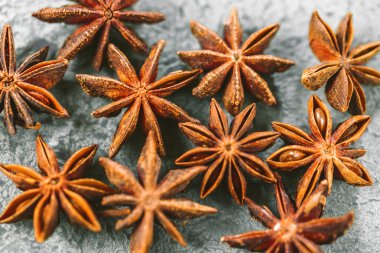 Anason yıldız closeup karanlık rustik ahşap arka plan