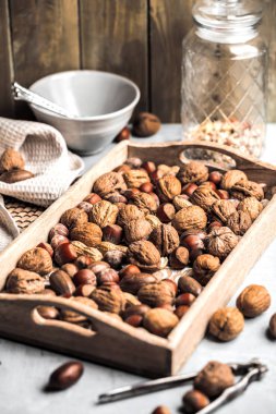 Farklı cevizlerden yapılmış doğal bir arka plan..