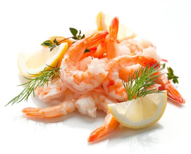 Beyaz arkaplanda karides izole edildi