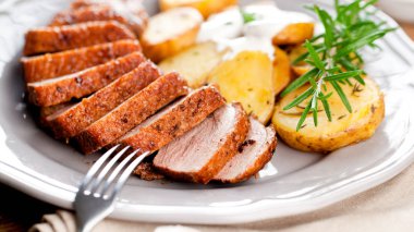 Ördek göğsü filetosu, kapat.