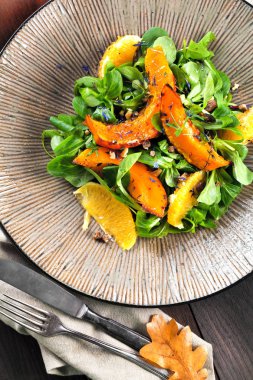 Fırında kabak kekik ve bal ile dilim. Gurmeler için sağlıklı tatlı. Seçici odak