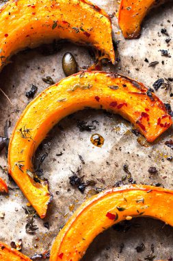 Fırında kabak kekik ve bal ile dilim. Gurmeler için sağlıklı tatlı. Seçici odak