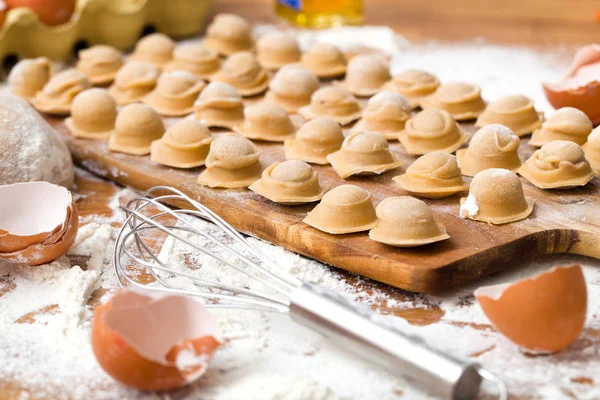 Ravioli Hecho Casa Masa Fresca Ravioles Tradicionales Mesa Rústica —  Fotos de Stock