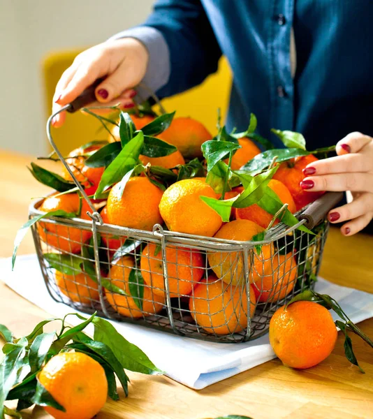 Woman Hands Iron Basket Fresh Clementine Copy Space — Stock Photo, Image