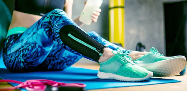 Beden ve zihin egzersiz loft fitness salonunda