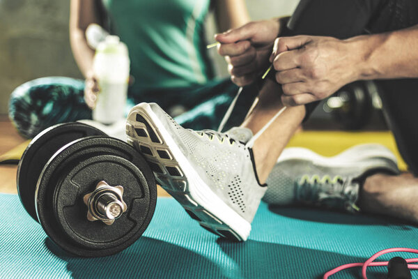 Тело и ум тренировки в лофт фитнес-студии
