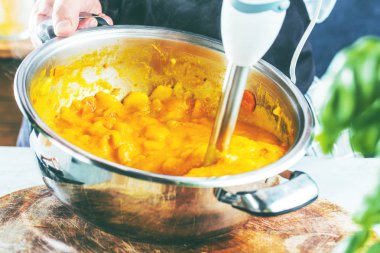 Taze kabak çorbası, yemek Şef yakın çekim