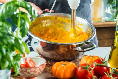 Taze kabak çorbası, yemek Şef yakın çekim