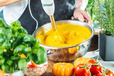 Taze kabak çorbası, yemek Şef yakın çekim