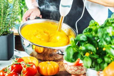 Taze kabak çorbası, yemek Şef yakın çekim