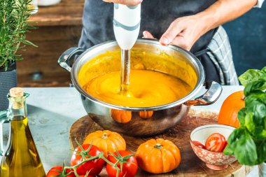 Taze kabak çorbası, yemek Şef yakın çekim