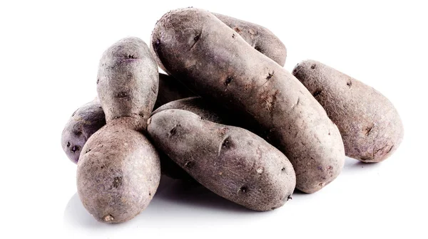 Фіолетова Картопля Ізольована Білому Крупним Планом — стокове фото