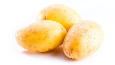 Beyaz arka plan üzerinde izole patates yakın çekim