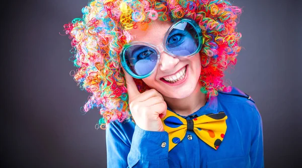 Retrato Bela Mulher Festa Peruca Óculos Carneval — Fotografia de Stock