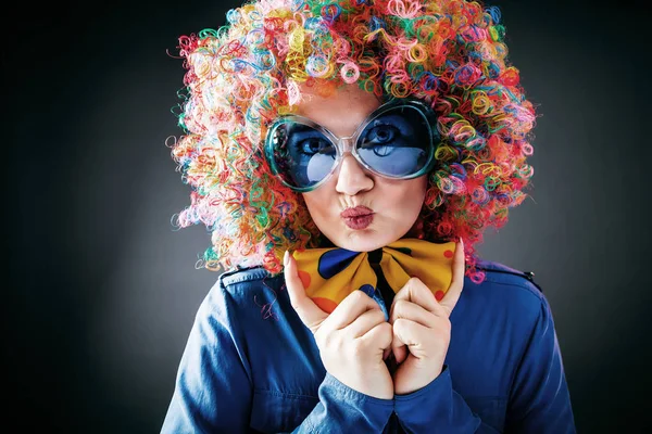 Peruk Gözlük Carneval Kadın Güzel Parti Portresi — Stok fotoğraf